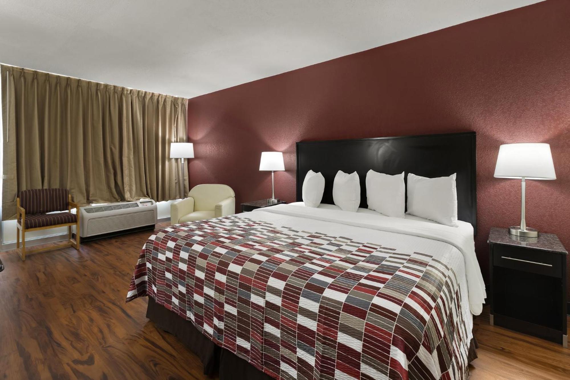 Red Roof & Cave Motel
