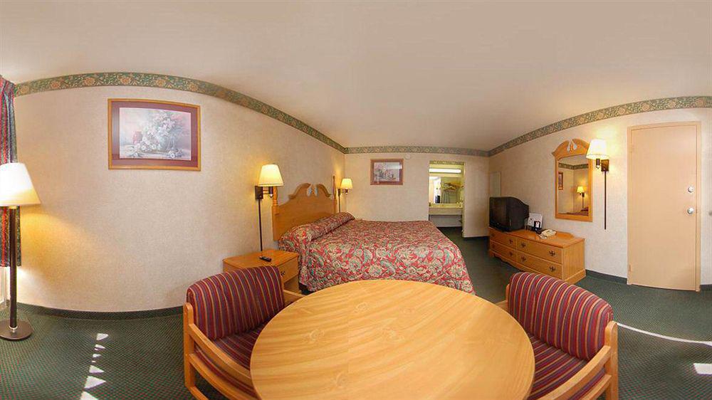 Red Roof & Cave Motel 2*